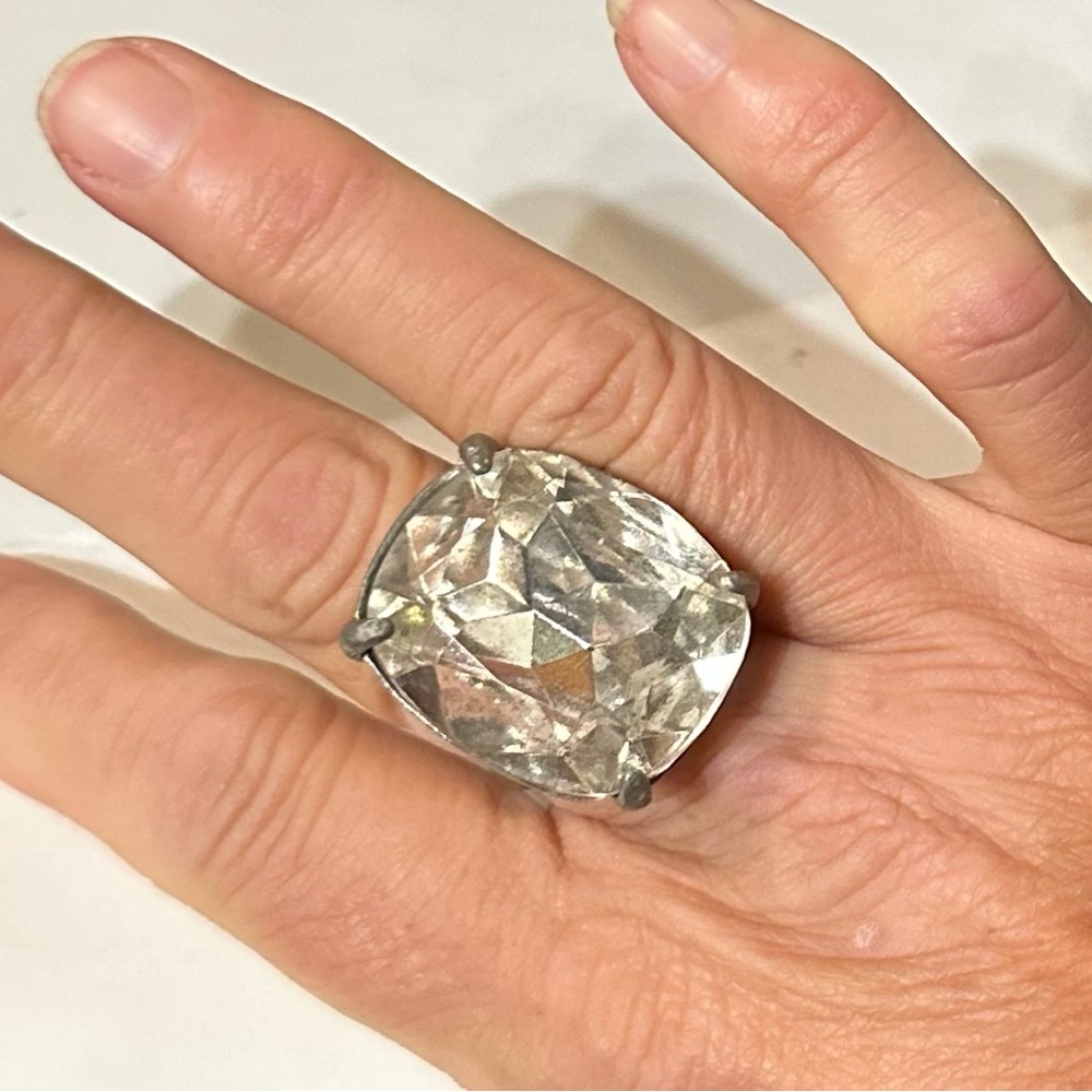 Son costume, Ring